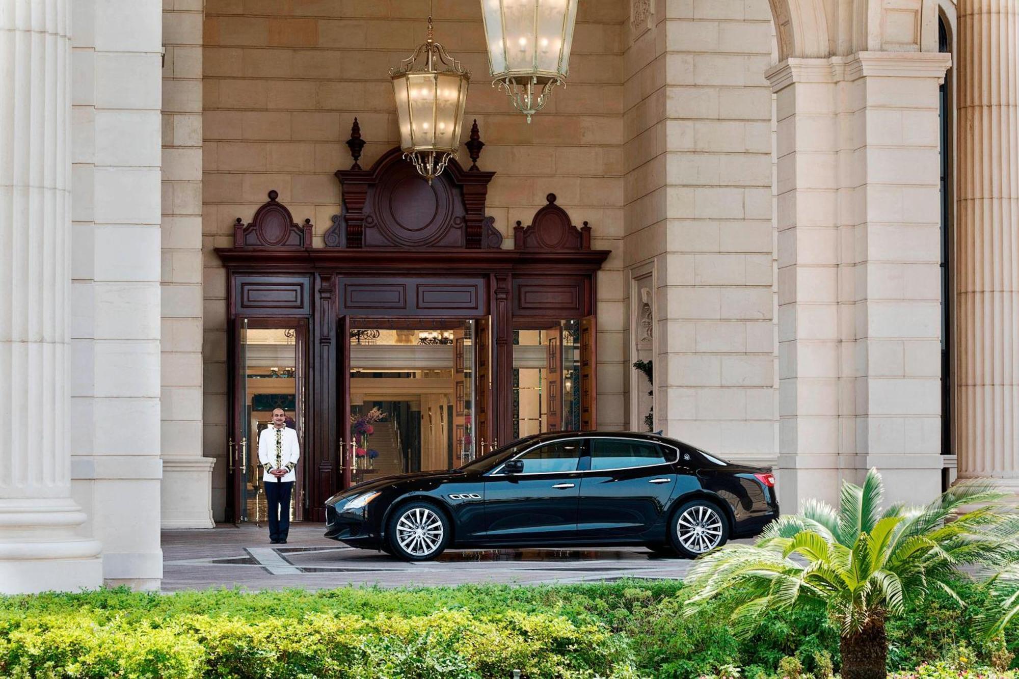 The Ritz-Carlton Jeddah Hotel Eksteriør billede The main entrance of the hotel