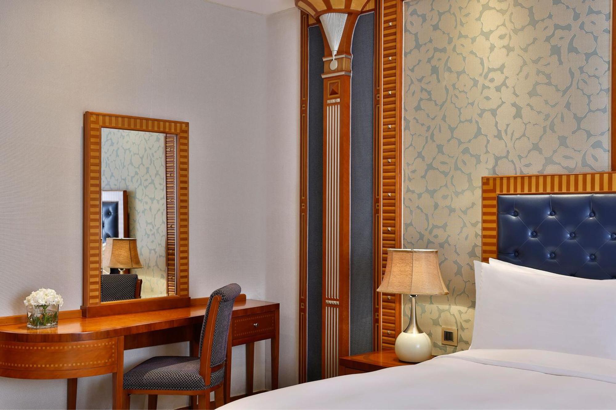 The Ritz-Carlton Jeddah Hotel Eksteriør billede A bedroom at the hotel
