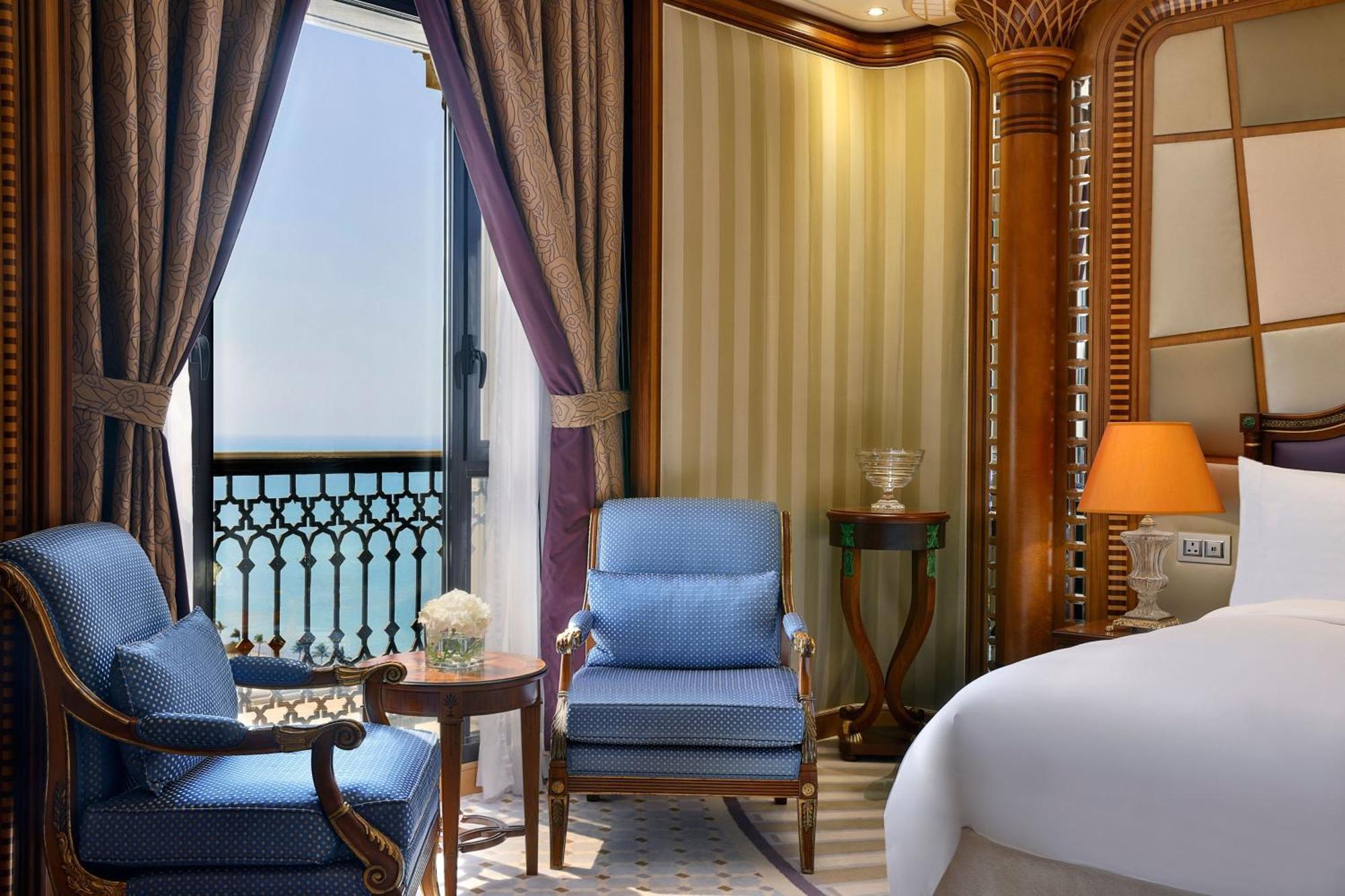 The Ritz-Carlton Jeddah Hotel Eksteriør billede A room at the Four Seasons Hotel, Cairo