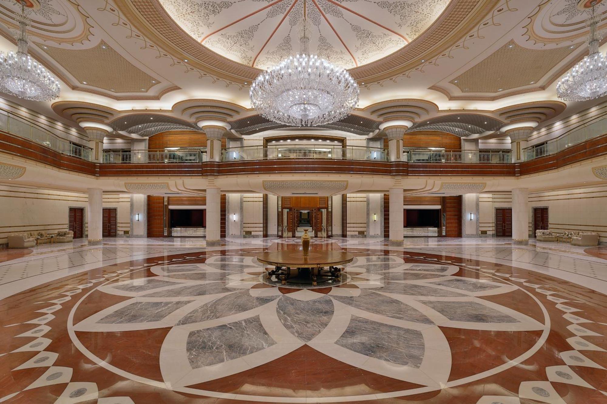 The Ritz-Carlton Jeddah Hotel Eksteriør billede The lobby of the hotel