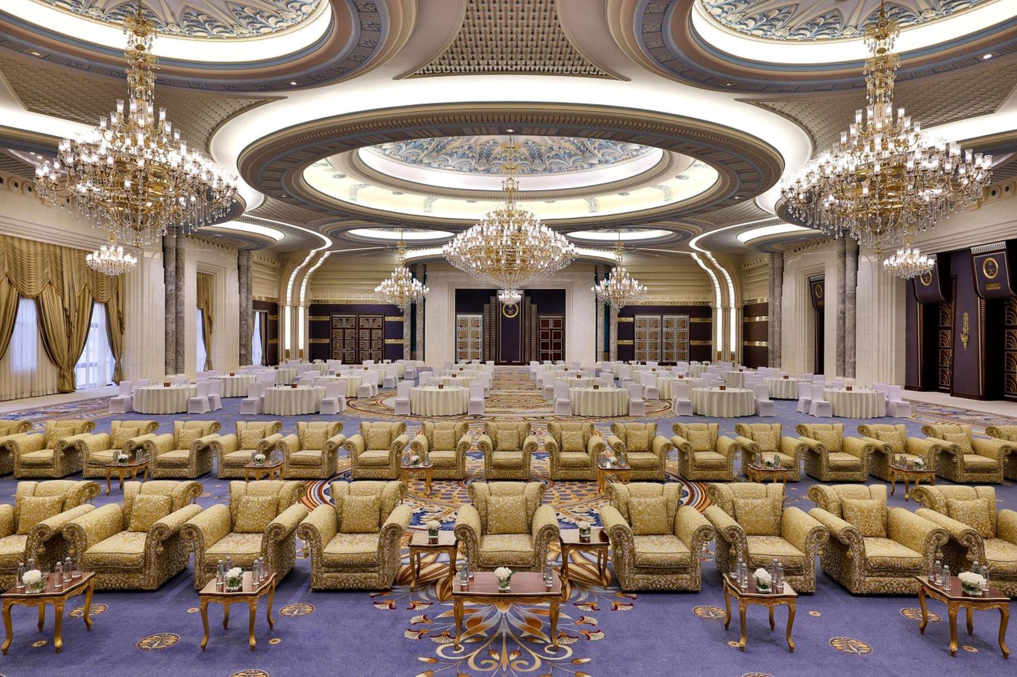 The Ritz-Carlton Jeddah Hotel Eksteriør billede The interior of the palace