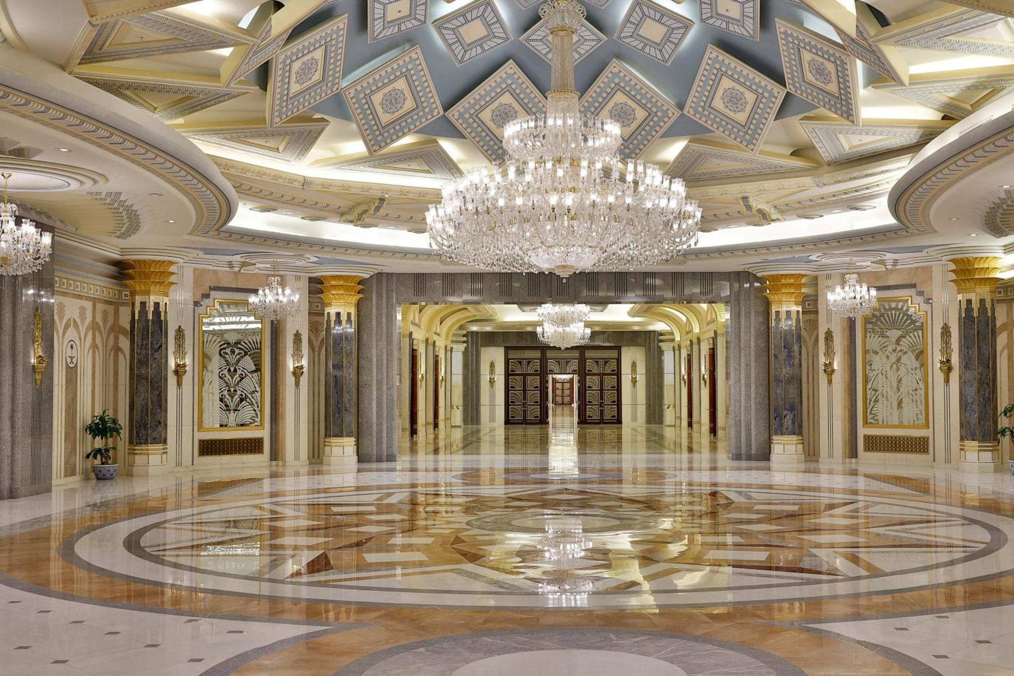 The Ritz-Carlton Jeddah Hotel Eksteriør billede The lobby of the hotel