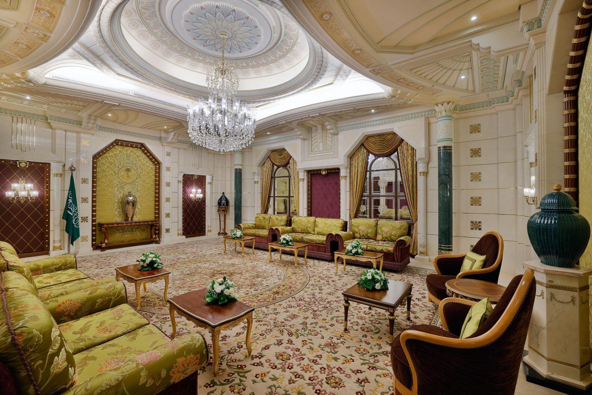 The Ritz-Carlton Jeddah Hotel Eksteriør billede The interior of the hotel